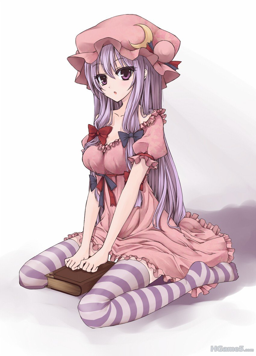 p858952_book bow crescent_moon hair_bow hat long_hair patchouli_knowledge purple.jpg