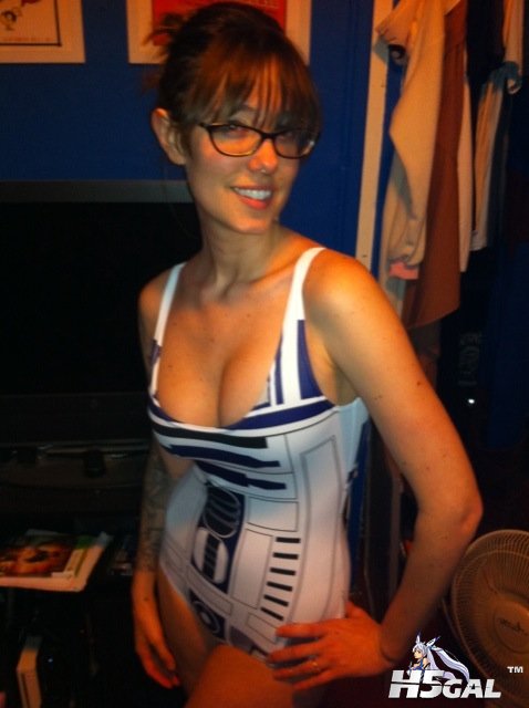 R2D2-Swimsuit-Sexy-Star-Wars-3.jpg