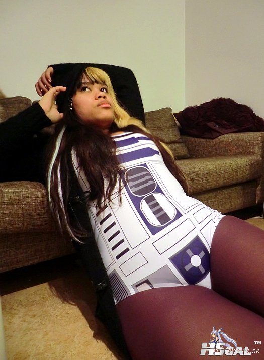 R2D2-Swimsuit-Sexy-Star-Wars-12.jpg
