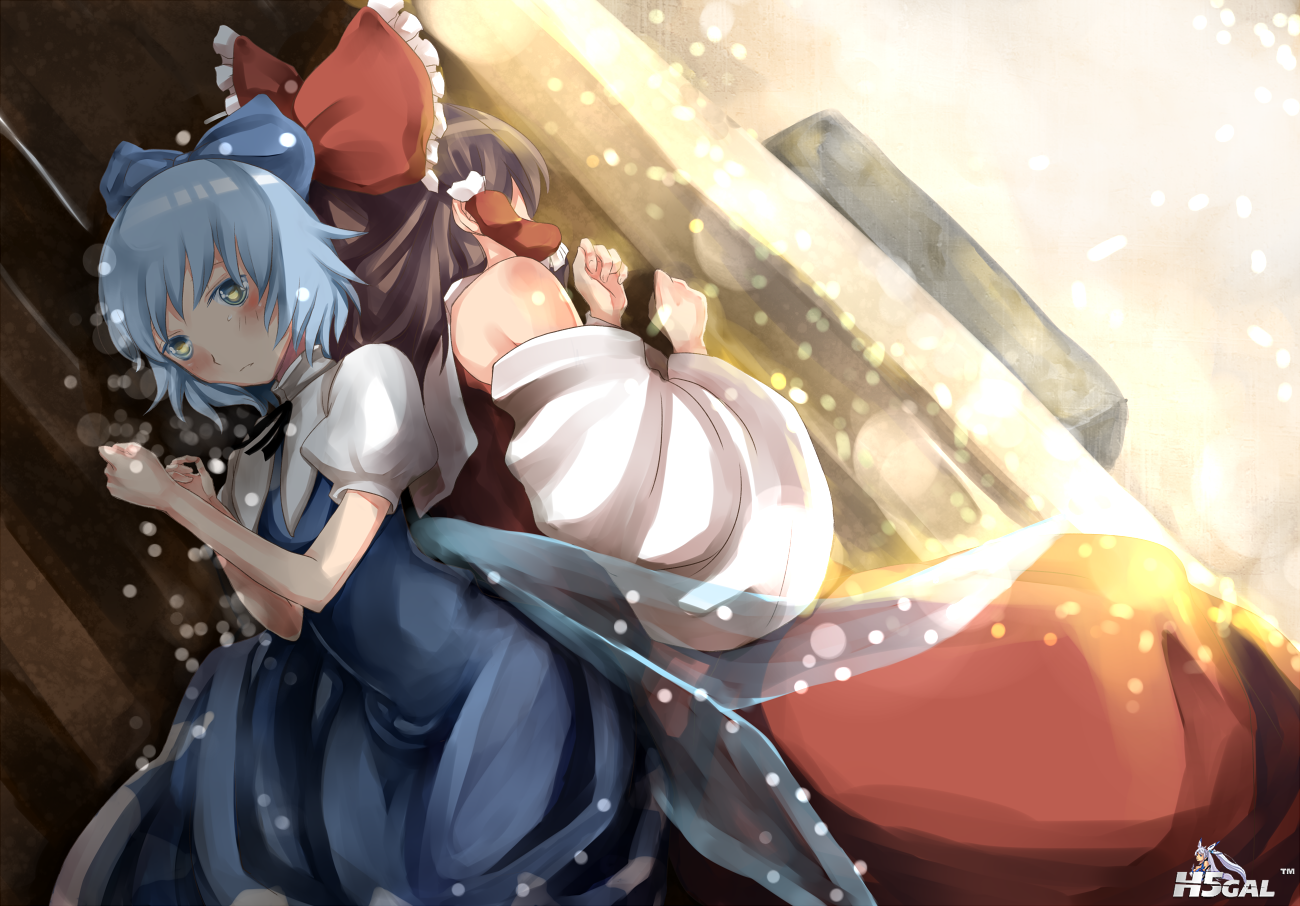 konachan 85067 atoki blue_hair bow cirno dress hakurei_reimu japanese_clothes mi.png