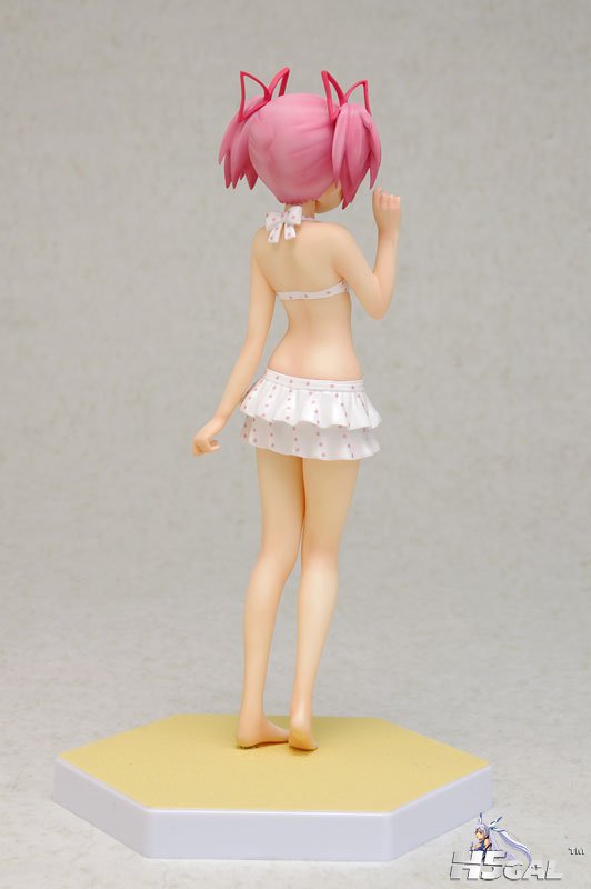 FIGURE-003600_02.jpg